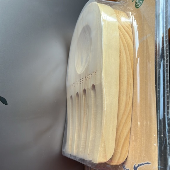 ALASKA BEAR CLAW WOOD PASTA OR SALAD SERVERS. SET OF 2 NEW IN SEALED PACKAGE - Picture 4 of 4